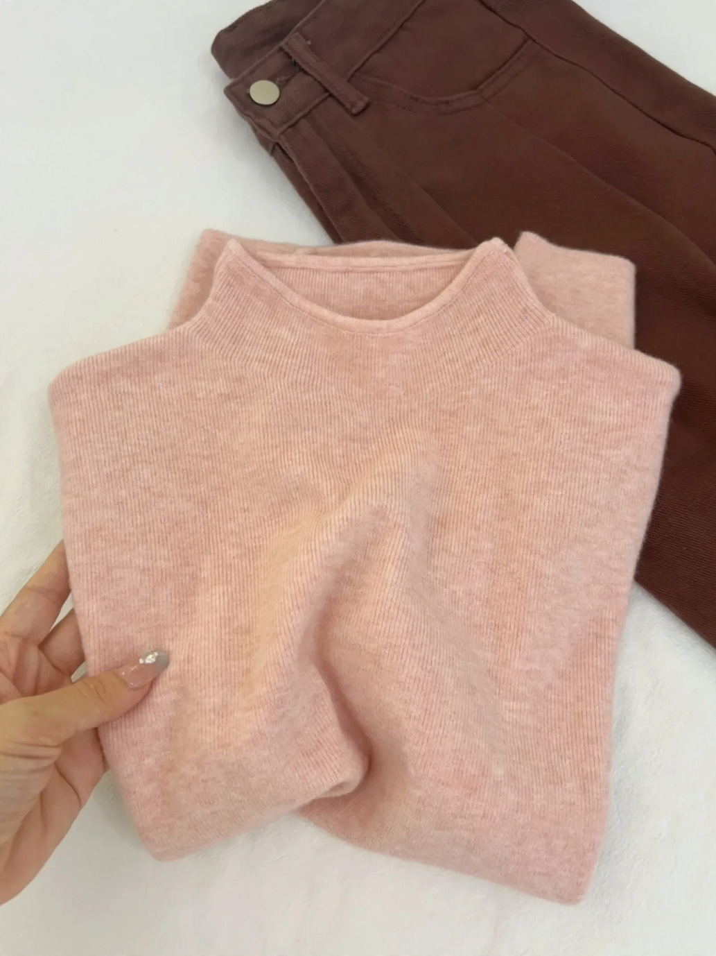 Schlanker Damen-Strickpullover mit Stehkragen