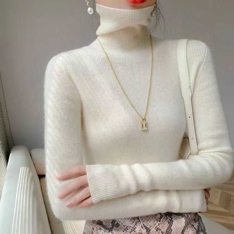 Schmal geschnittener Rollkragen-Strickpullover