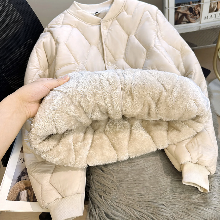 Kurze Damen Winterjacke mit Lammfleece-Futter