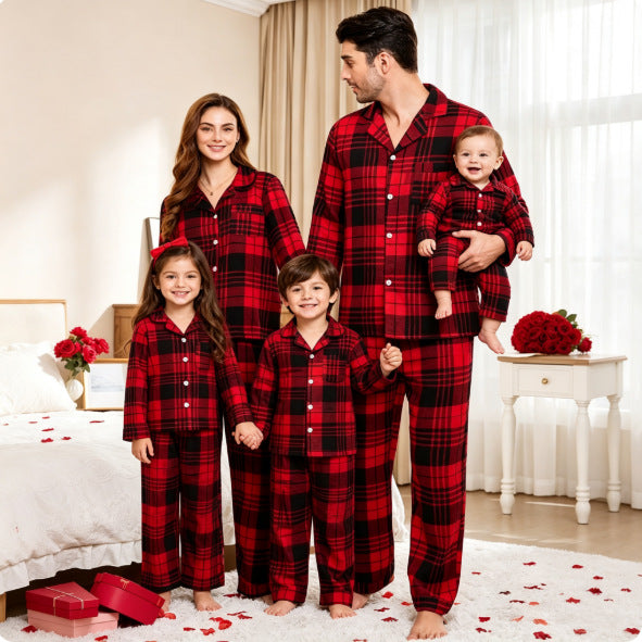 Luxuriöses Familien-Schlafanzug-Set mit Karomuster