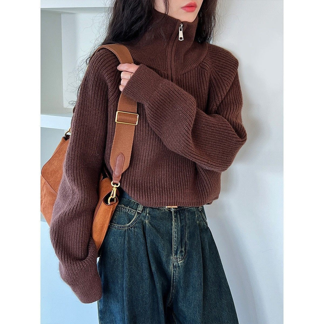 Lockerer Strickpullover mit Reißverschluss und Umlegekragen