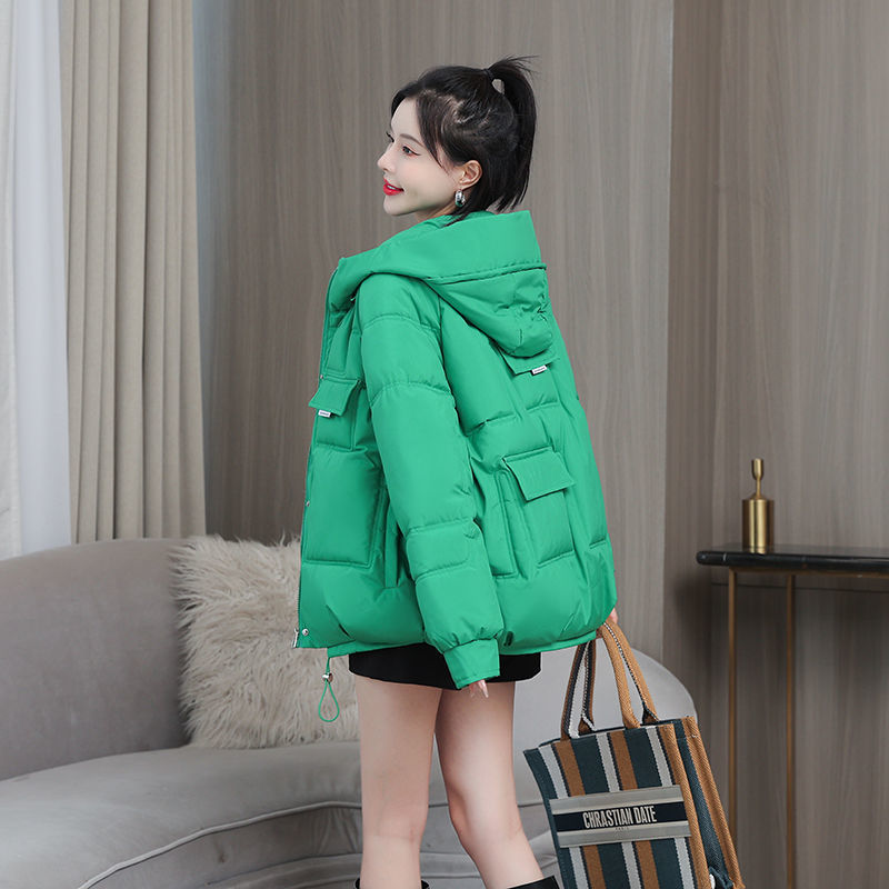 Kurze Damen-Steppjacke mit Kapuze, verschiedene Farben