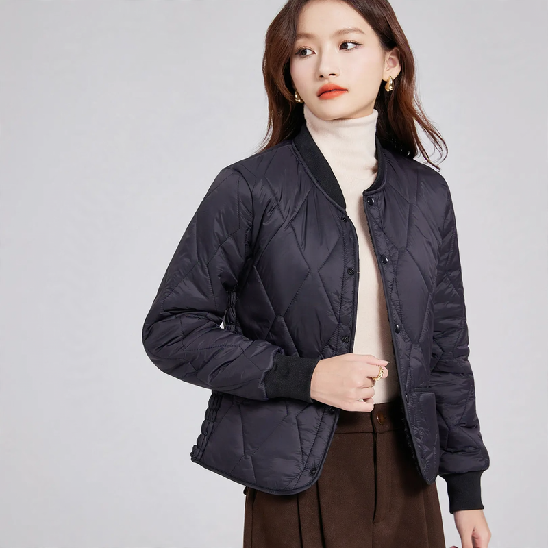 Kurze Damen Winterjacke mit Lammfleece-Futter