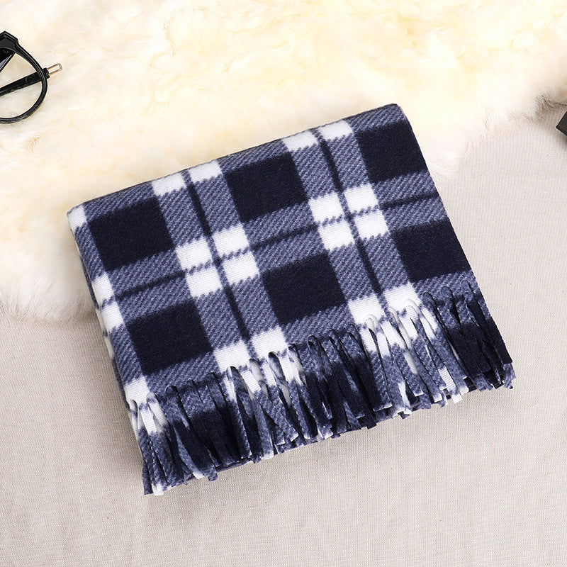 Klassischer Karo-Schal aus beidseitigem Fleece