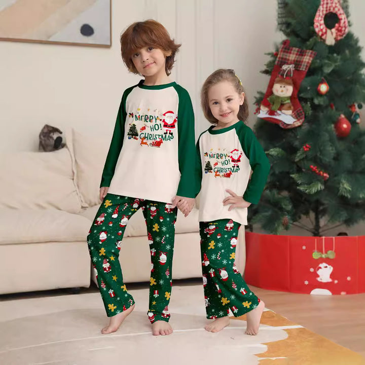 Weihnachts-Familien-Schlafanzug mit Schneeflocken und Weihnachtsmann