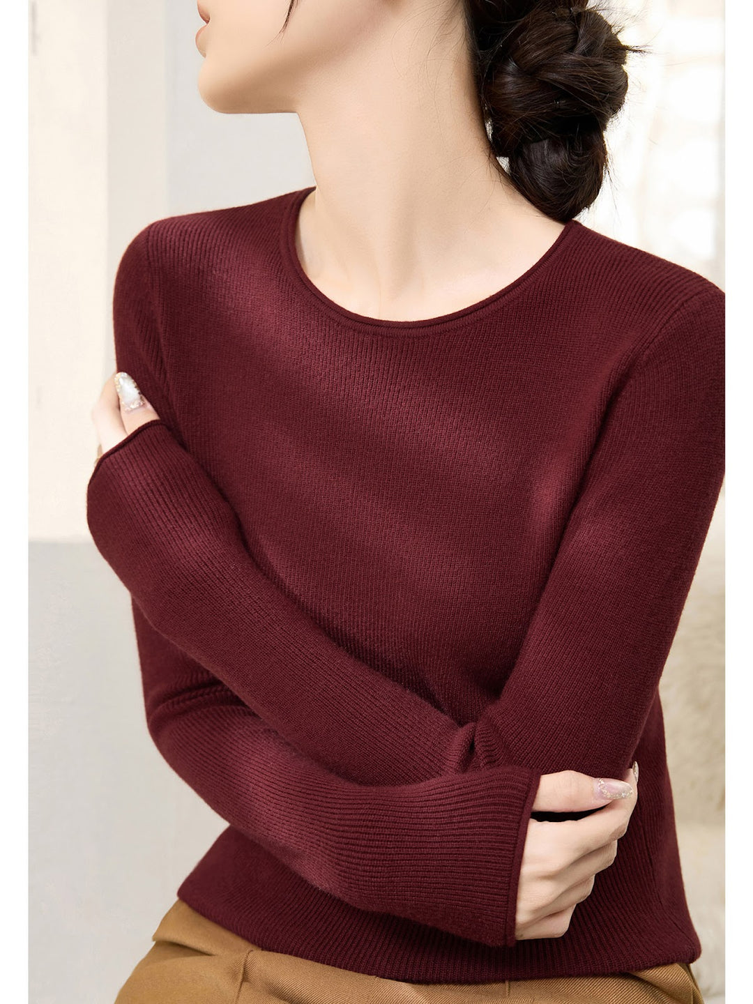 Schmal geschnittener Strickpullover mit Rundhalsausschnitt