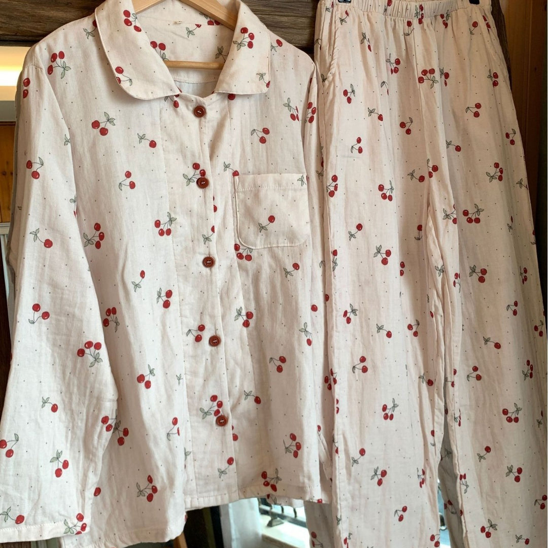 Damen-Pyjama-Set aus Baumwoll-Doppelgaze mit Kirschmuster