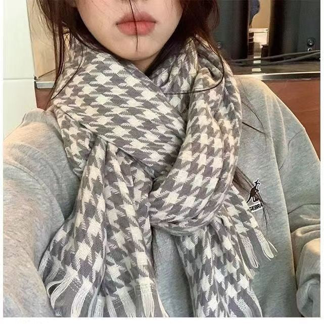 Karierter Schal im koreanischen Stil