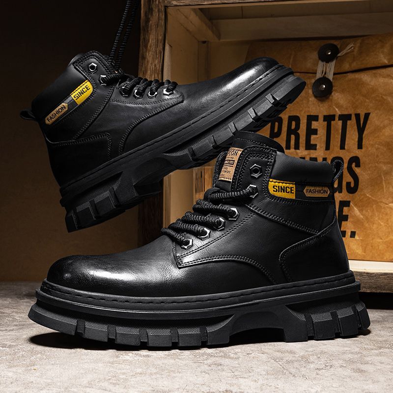 Moderne Herren-Stiefel im englischen Stil