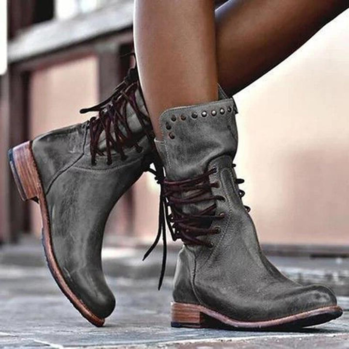 Drune | Stiefeletten Leder Schnürung Nieten Details Niedriger Absatz Runde Spitze