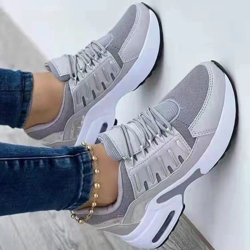 Drune - Vulkanisierte Keilsneaker mit Schnürung