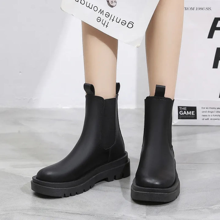 Retro-Stiefel mit dicken quadratischen Absätzen