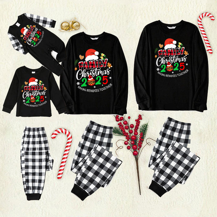 Drune | Familie Weihnachten 2025 Gemeinsam Erinnerungen Schaffen Textdruck Schwarzes Langarmshirt mit Schwarz-weißen Karohosen Familienpassende Pyjamas