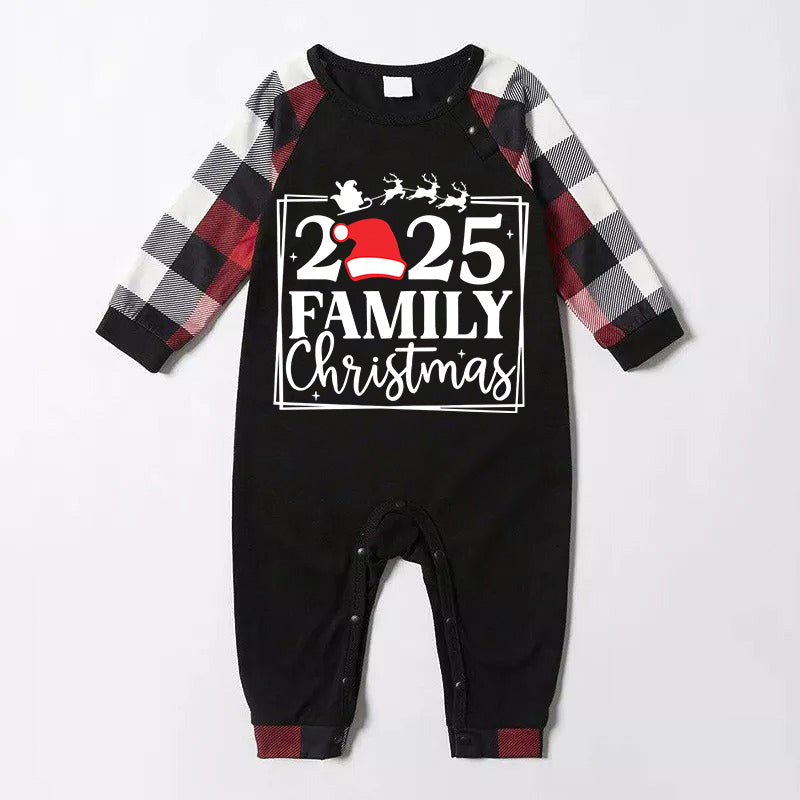 Drune | "2025 FAMILIEN WEIHNACHTEN" Text und Santa-Hut bedrucktes Muster - Schwarzes Oberteil mit rot-schwarz-weißen Karos Ärmeln - Familien-Matching-Pyjamas