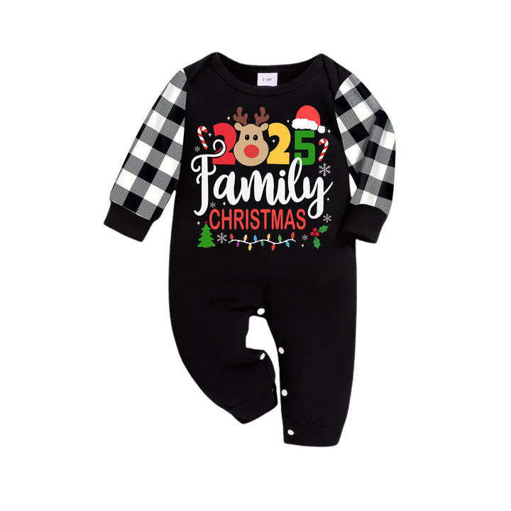 Drune | "Familienweihnachten 2025" Text und Reh-Druck Schwarz Langarmtop mit Schwarz-weißen karierten Hosen Familienpassende Schlafanzüge