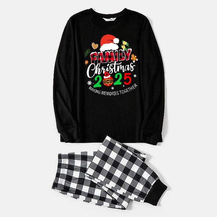 Drune | Familie Weihnachten 2025 Gemeinsam Erinnerungen Schaffen Textdruck Schwarzes Langarmshirt mit Schwarz-weißen Karohosen Familienpassende Pyjamas