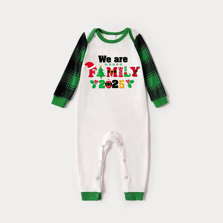 Drune | Weihnachten Wir sind Familie 2025 Buchstabenprint Grüner Rotator Cuff Top Mit Grün & Schwarz Karierten Familien passenden Pyjamas