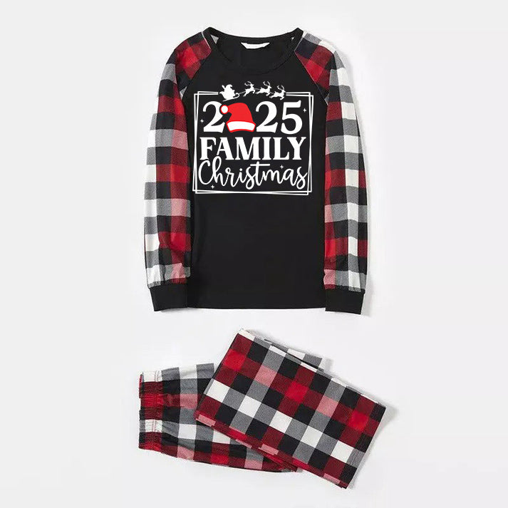 Drune | "2025 FAMILIEN WEIHNACHTEN" Text und Santa-Hut bedrucktes Muster - Schwarzes Oberteil mit rot-schwarz-weißen Karos Ärmeln - Familien-Matching-Pyjamas