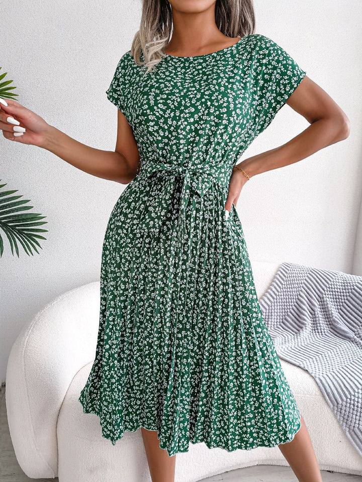 Drune | Kleid mit Kurzen Ärmeln und Eleganten Falten Blumen
