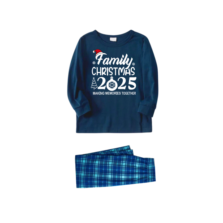 Drune | "Familienweihnachten 2025" Textprint Blauer Langarm-Top mit blauer karierten Familienpassenden Pyjamas