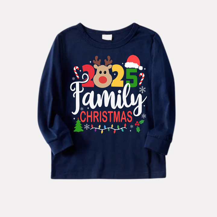 Drune | "Familienweihnachten 2025" Text und Rehprints Blau Langarmshirt mit Rot-Blau Karierten Hosen Weihnachts passende Schlafanzüge