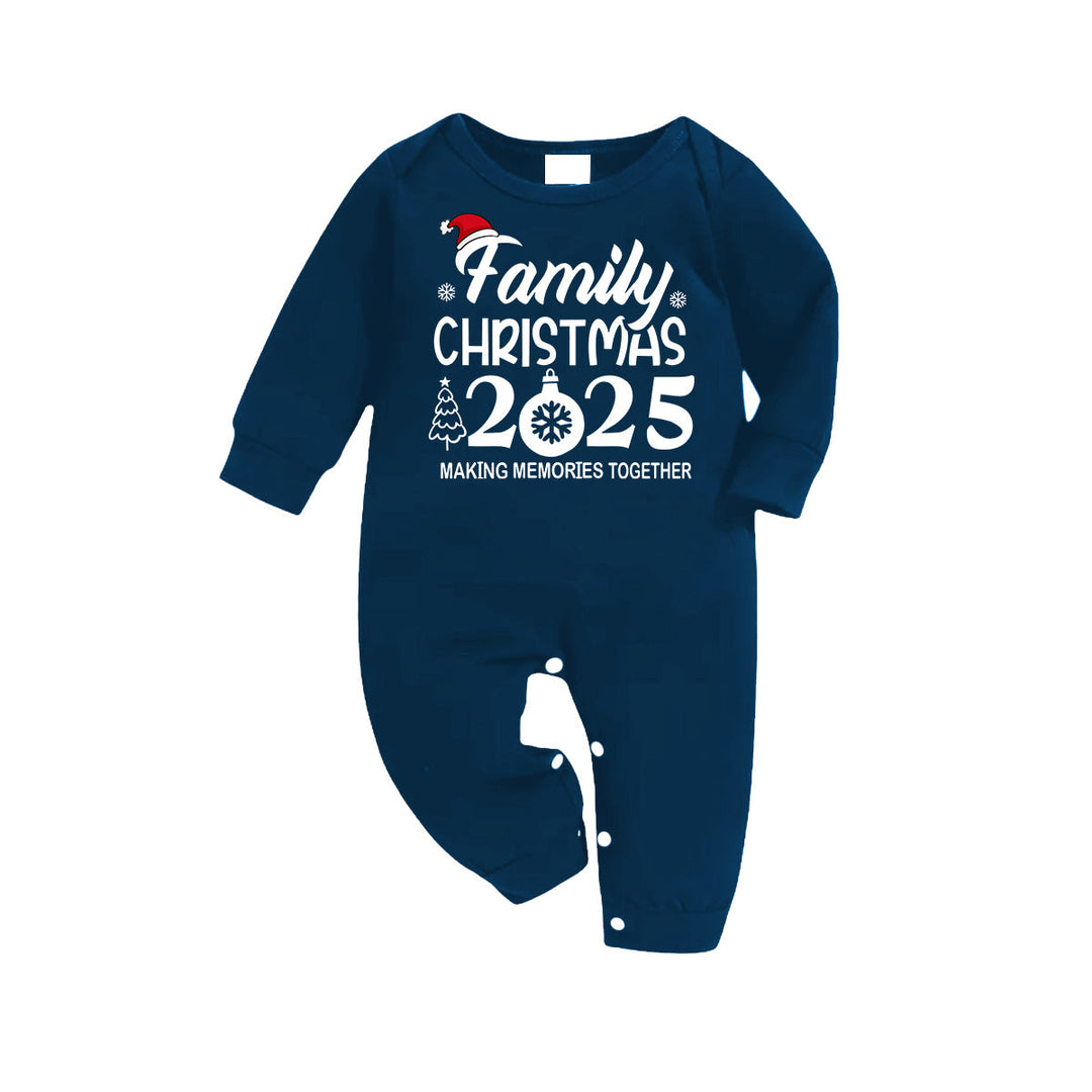 Drune | "Familienweihnachten 2025" Textprint Blauer Langarm-Top mit blauer karierten Familienpassenden Pyjamas