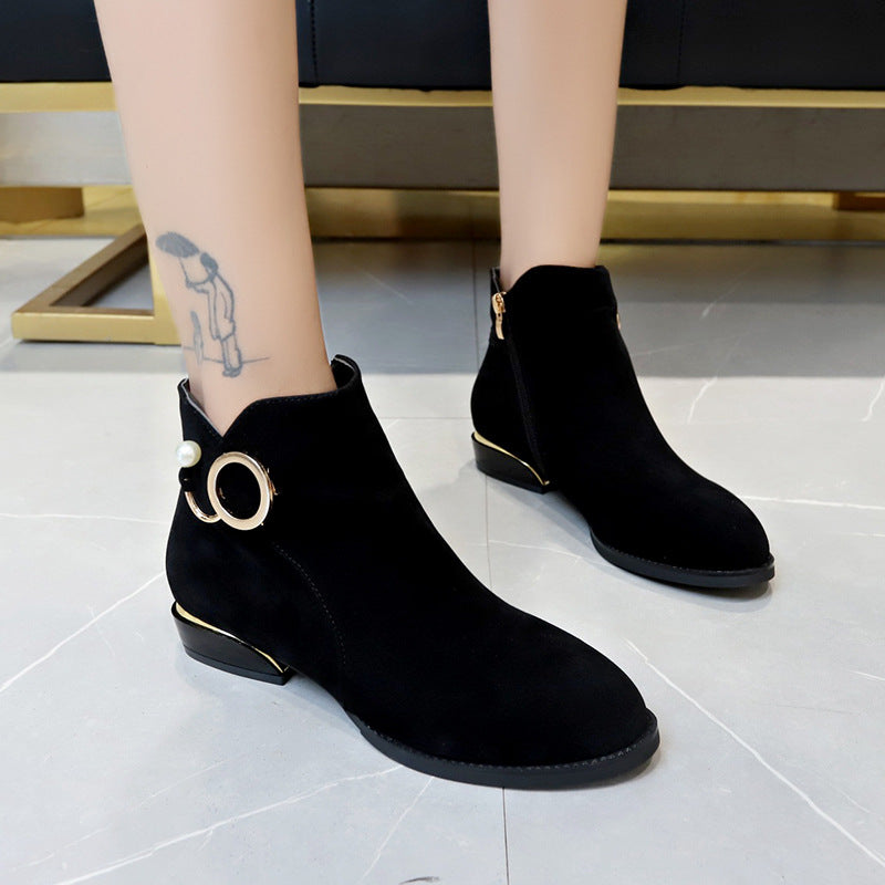 Damen nan knöchelstiefel aus Veloursimitat mit seitlichem Reißverschluss goldener Absatzkante und Perlenring Drune