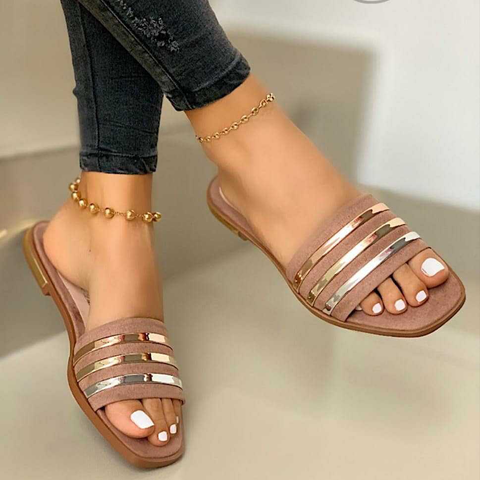 Damen nan flache Schlupfsandalette mit mehrreihigen Metallicstreifen und gepolstertem Komfortfußbett Drune