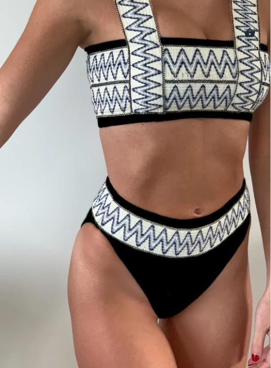 Damen Bikinoberteil mit tiefem Rückenschnitt und dekorativem Ethnomuster Drune