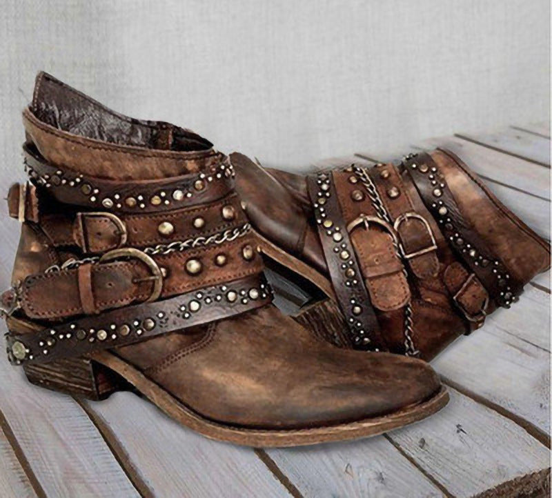 Damen nan knöchelhohe Biker-Stiefelette mit mehreren Nietenriemen, dekorativen Ketten und verstellbaren Schnallen Drune