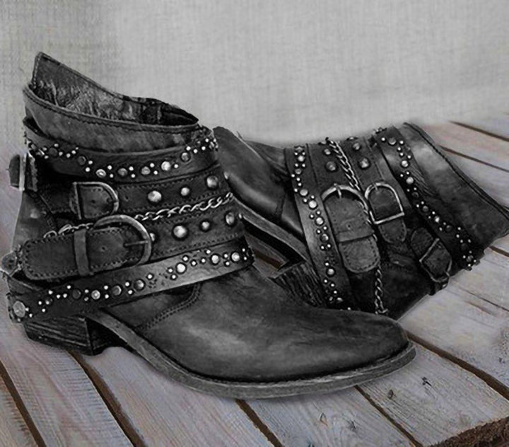 Damen nan knöchelhohe Biker-Stiefelette mit mehreren Nietenriemen, dekorativen Ketten und verstellbaren Schnallen Drune