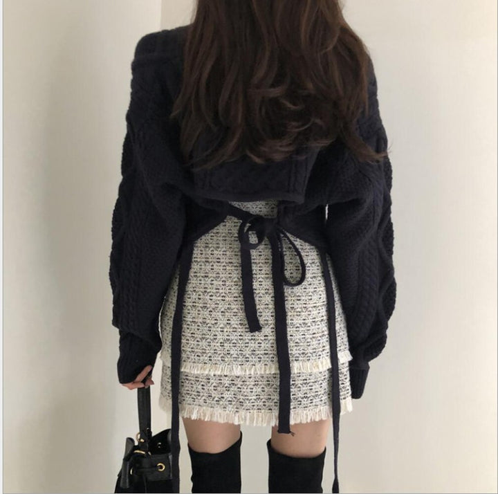Damen Lange Strickjacke mit Taillengürtel und kunstvollem Zopfmuster Drune