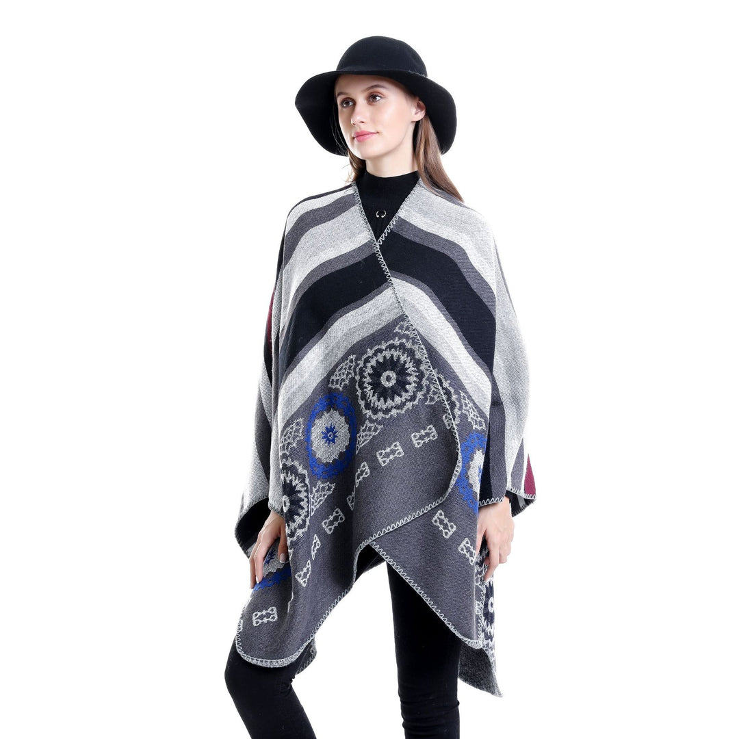 Damen Oversize-Ruana-Poncho mit V-Ausschnitt und ornamentaler Jacquard-Webung Drune