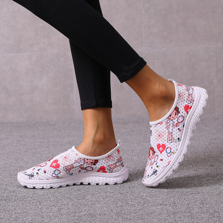 Damen Verspielte Slip-On Sneakers mit medizinischem Cartoon-Print, atmungsaktivem Mesh und gepolsterter Memory-Sohle Drune
