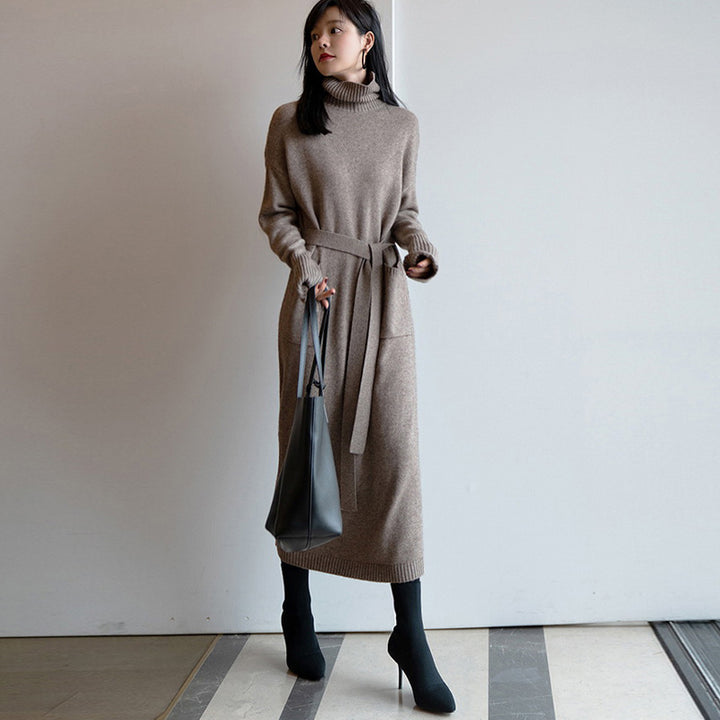 Damen Strickkleid mit hohem Kragen und Taillengürtel Drune