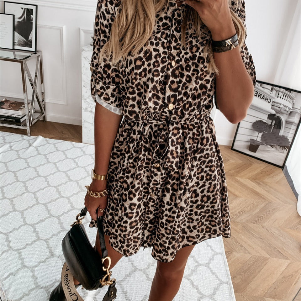 Femme Chic Knopfhemd Mini Kleid mit Statement-Druck und Bindegürtel Drune
