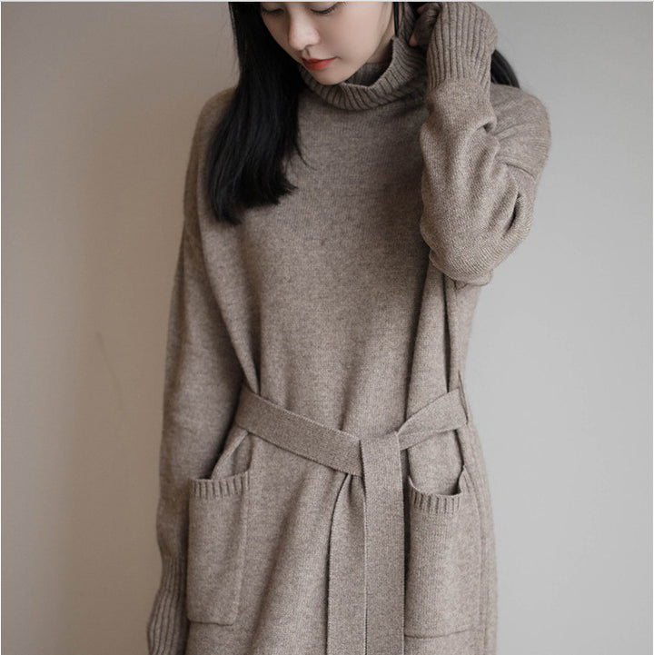 Damen Strickkleid mit hohem Kragen und Taillengürtel Drune