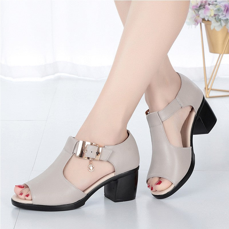Damen nan offene Sandalette mit seitlichen Ausschnitten, verstellbarem Schnallenriemen und stabilem Blockabsatz Drune