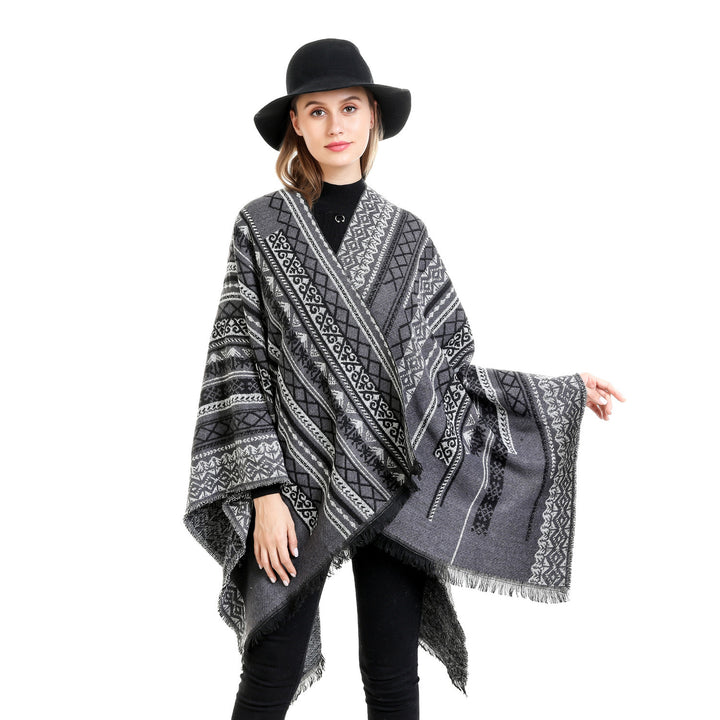 Damen Ruana-Poncho im kastigen Kimono-Fall mit feiner Jacquard‑Webstruktur und Fransensaum Drune