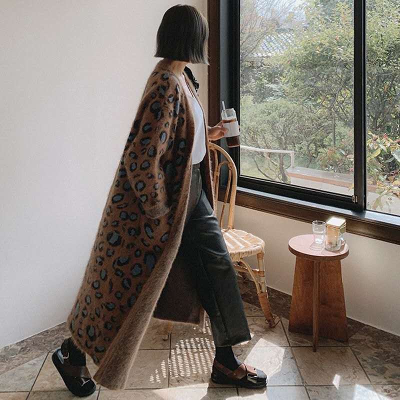 Damen Maximaler Oversize-Longcardigan aus Mohair-Optik mit Leopardenmuster und Eingrifftaschen Drune