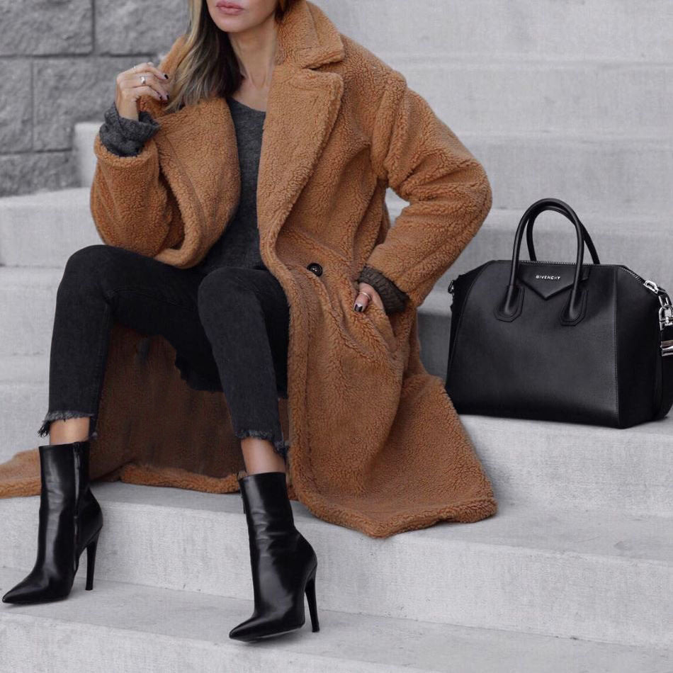 Damen nan langer Teddy-Mantel mit großem Reverskragen, doppelseitiger Knopfleiste und praktischen Eingrifftaschen Drune