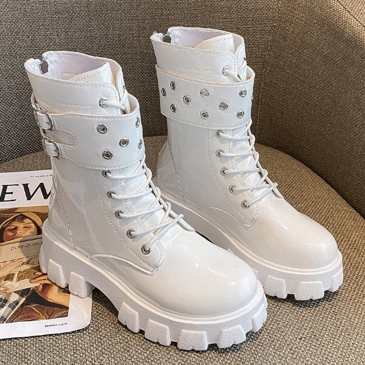 Damen nan glänzende Lack-Combat-Boots mit klobiger Traktorsohle, Doppelriemen und metallischen Ösen Drune