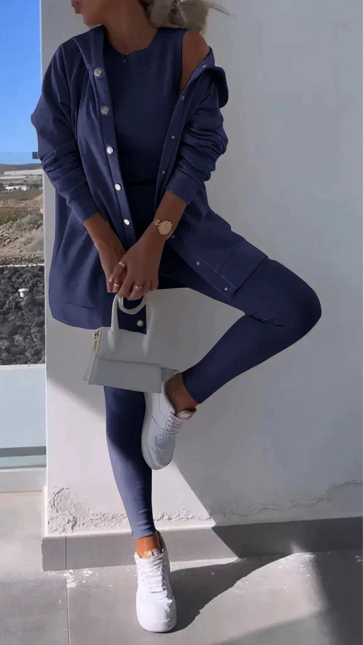 Drune - Dreiteiliges Set bestehend aus einer Strickjacke mit Kapuze, einem Oberteil und einer Hose