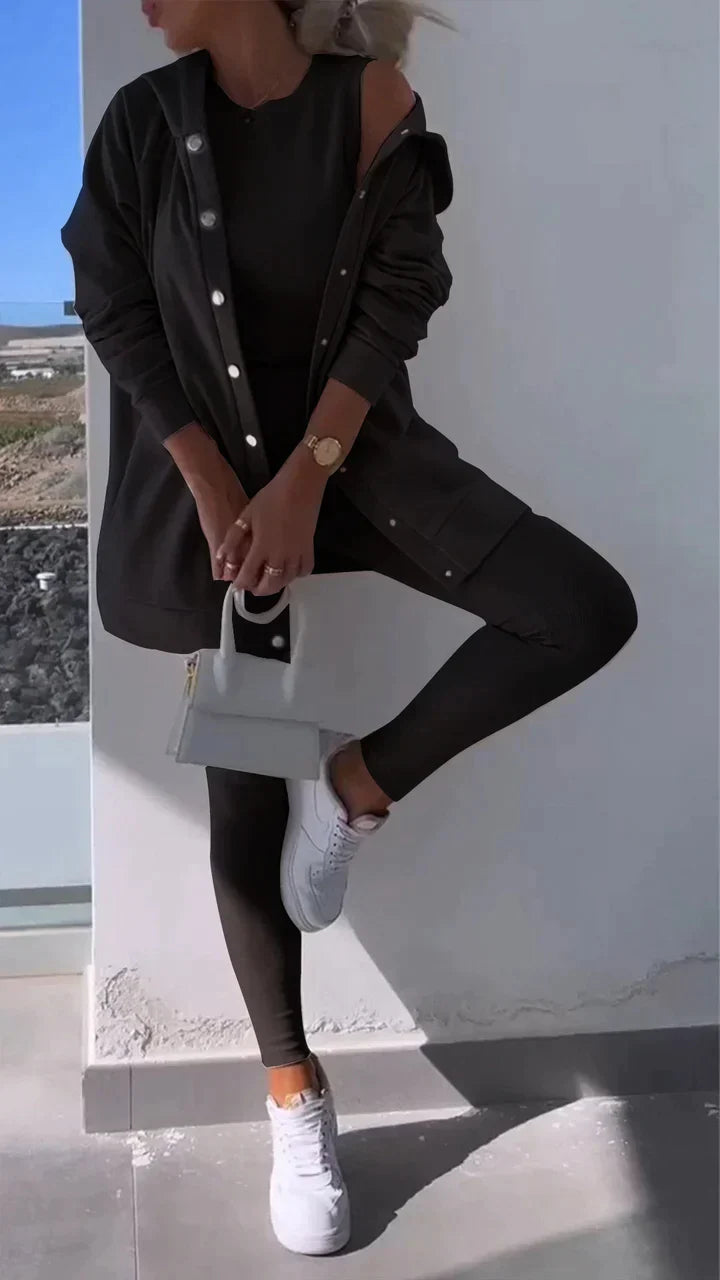 Drune - Dreiteiliges Set bestehend aus einer Strickjacke mit Kapuze, einem Oberteil und einer Hose