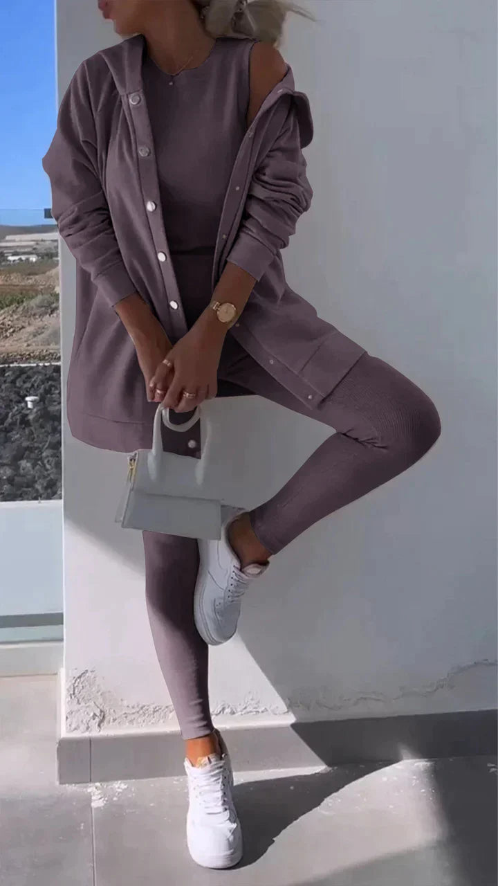 Drune - Dreiteiliges Set bestehend aus einer Strickjacke mit Kapuze, einem Oberteil und einer Hose