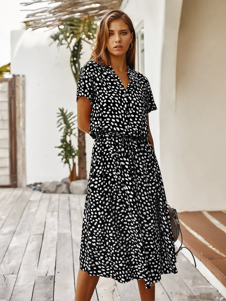 Drune | Lässiger Polka Dot V-Ausschnitt Kurzarm Midi Kleid