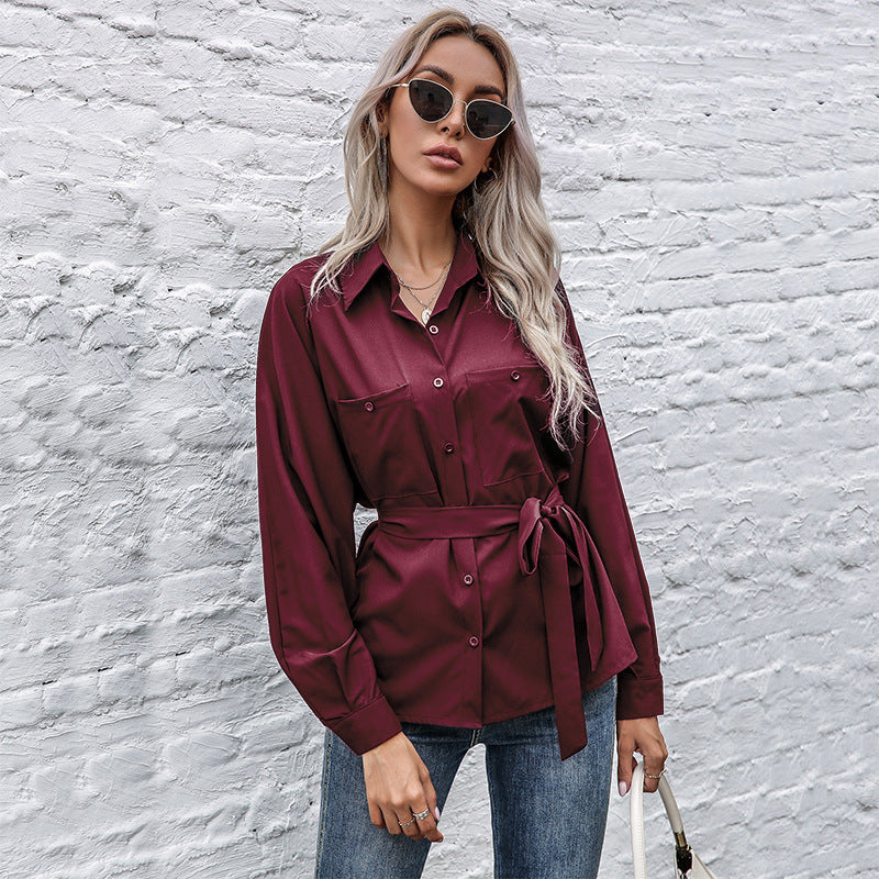 Damen Satin-Hemdbluse mit Taillengürtel, Brusttaschen und langen Ärmeln Drune