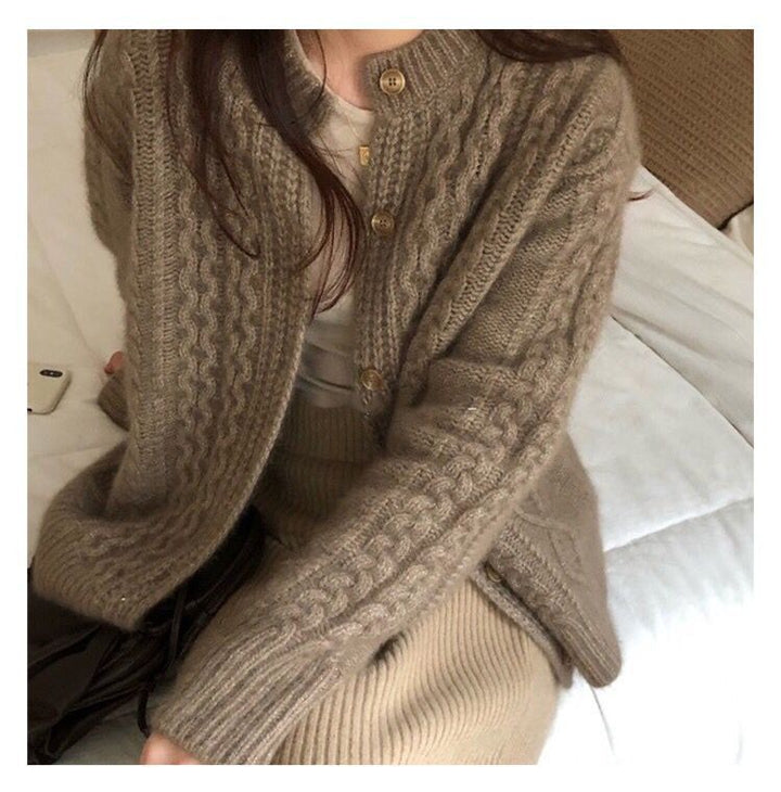 Damen Kuscheliger Zopfmuster-Cardigan aus Mohair‑Optik mit geripptem Saum und dekorativen Knöpfen Drune