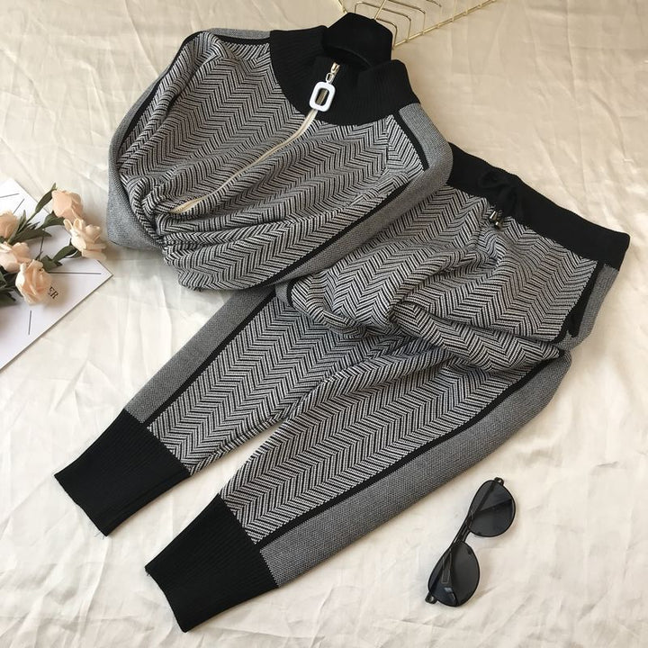 Damen sportliches und modernes Freizeitset mit kontrastierenden Mustern Drune