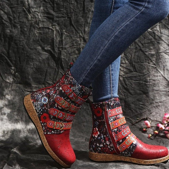 Damen nan verspielte knöchelhohe Stiefelette mit floraler Prägung, vier verstellbaren Zierriemen und Korkoptik-Sohle Drune